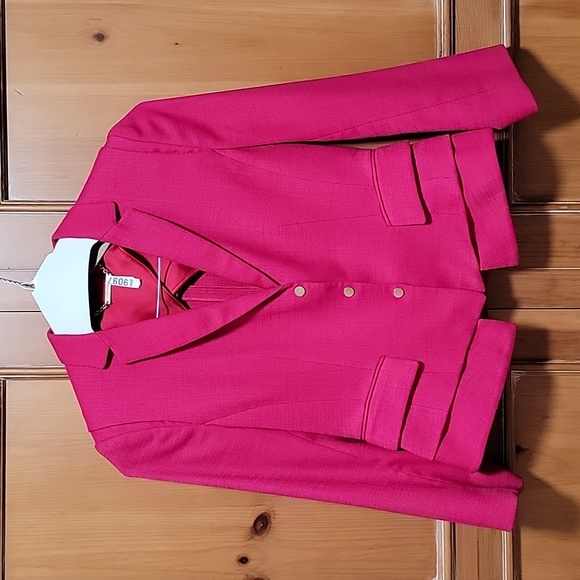 Elie Tahari Jackets & Blazers - Beautiful Elie Tahari Blazer